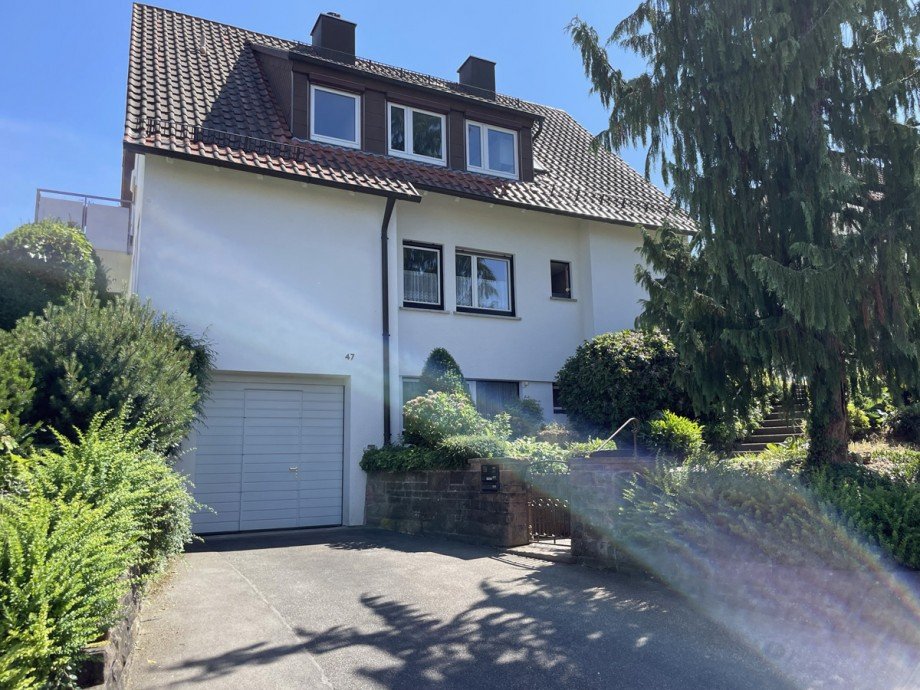 Hausansicht mit Garage Mehrfamilienhaus Leinfelden-Echterdingen