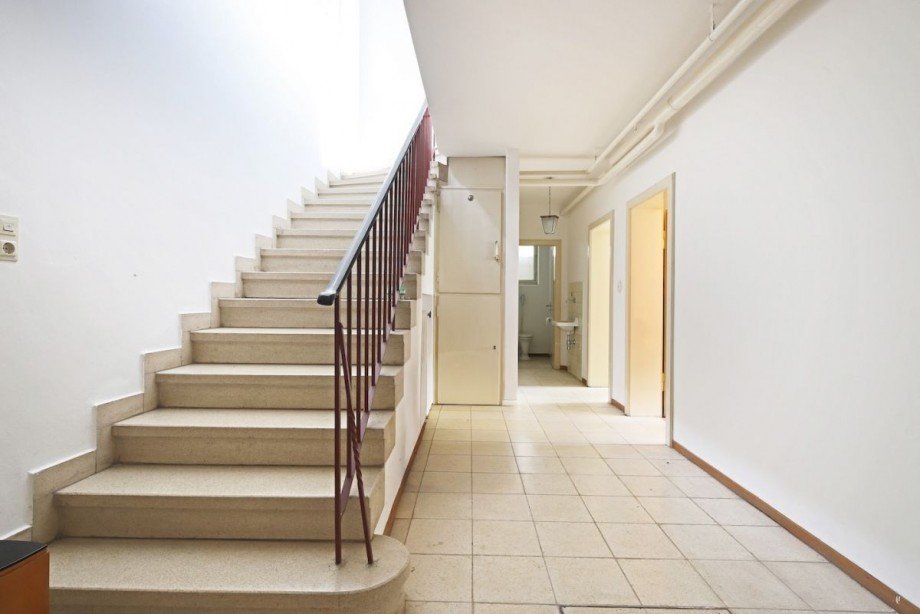 Treppe in das Gartengeschoss Einfamilienhaus Stuttgart