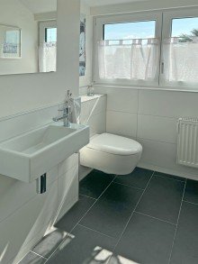 Toilette OG Neuwertige, energieeffiziente Maisonette-Wohnung in M�hringens M�rchensiedlung