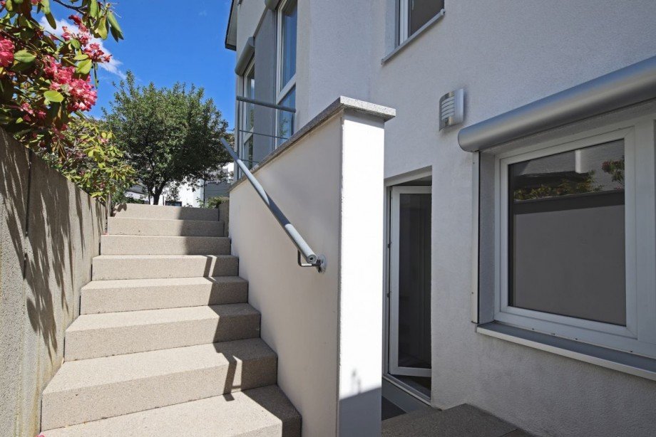 Eingang Einliegerbereich UG Reihenendhaus Stuttgart