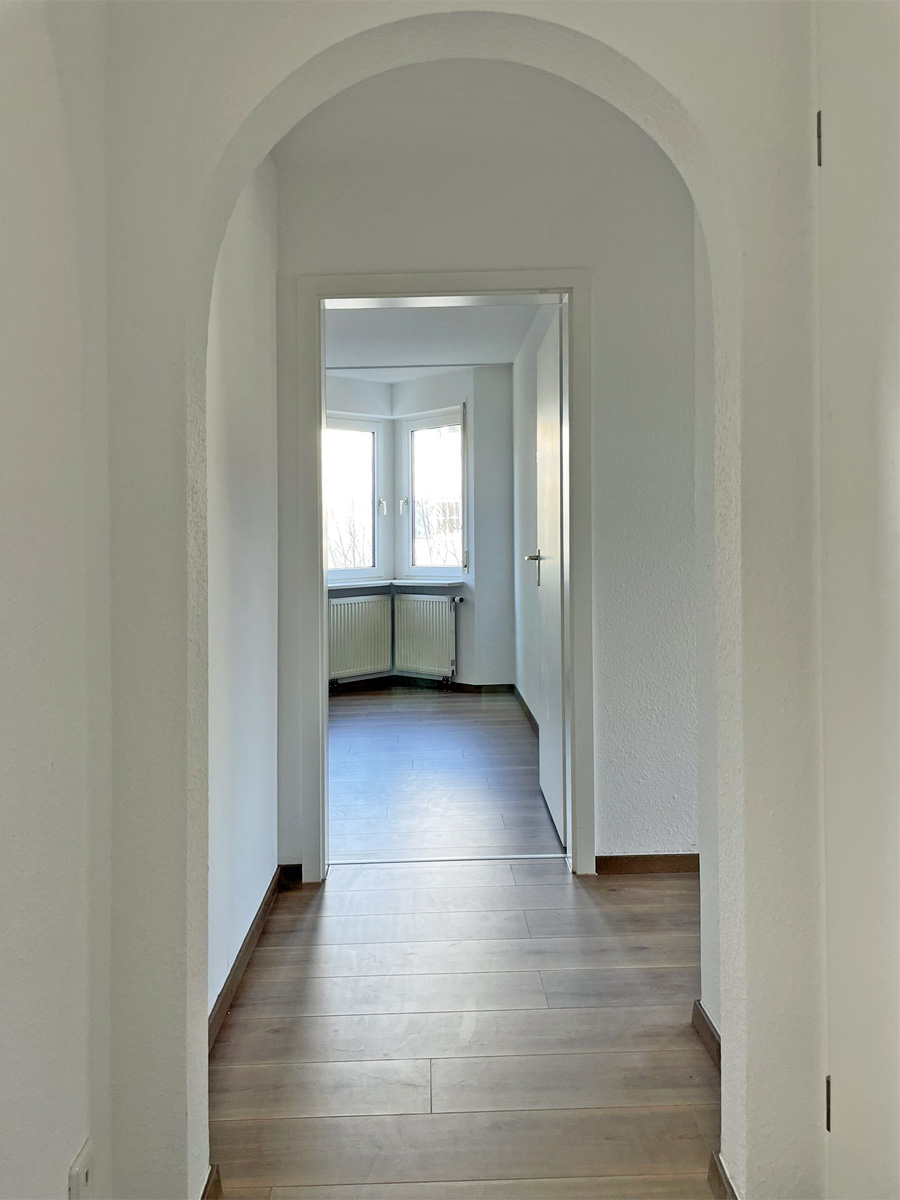 Flur Richtung Schlafbereich und Bad Etagenwohnung Stuttgart
