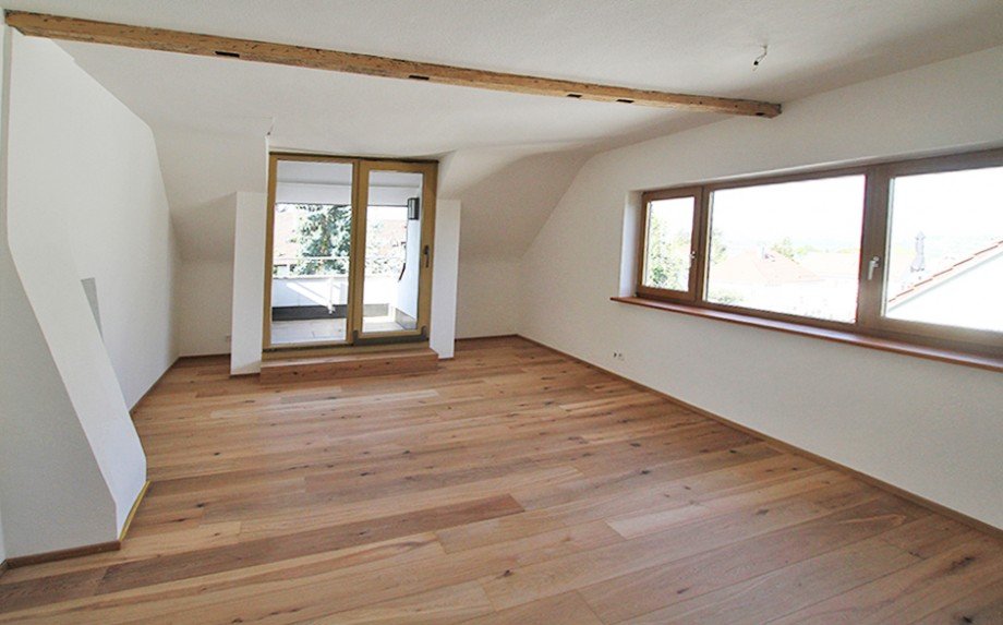 Wohnraum DG Mehrfamilienhaus Stuttgart