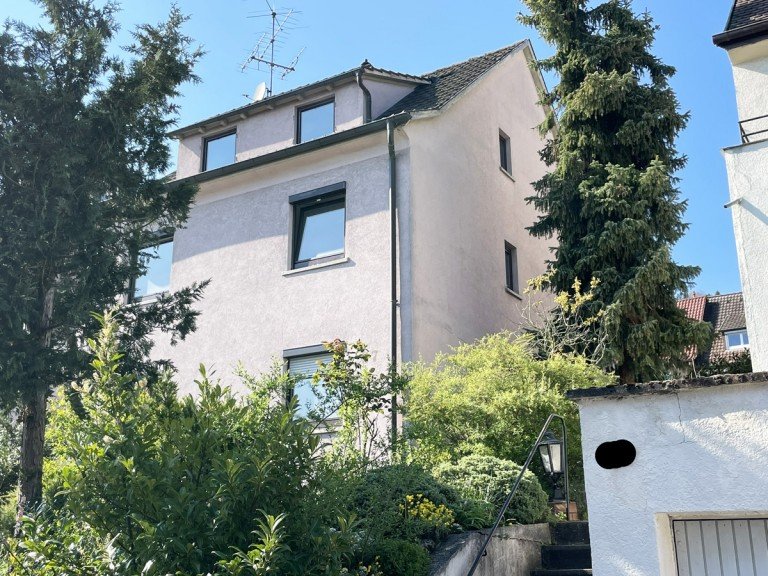 Hausansicht 1 Stuttgart Zweifamilienhaus Viel Platz f�r die ganze Familie - 1-2 Familienhaus in Halbh�henlage von S-Wangen