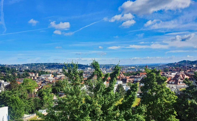 Aussicht von der Dachterrasse Stuttgart Doppelhaush�lfte Spektakul�rer Blick �ber Stuttgart im bevorzugten Lehenviertel