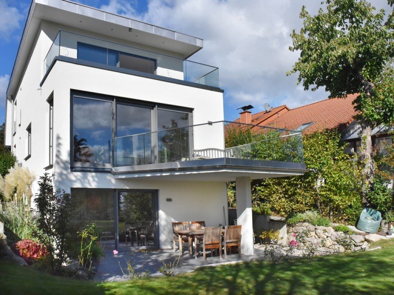 Hausansicht S�den Ober-M�rlen Einfamilienhaus Top ausgestattetes, neuwertiges Einfamilienhaus in bevorzugter Aussichtslage