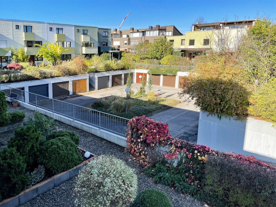 Blick in den Garagenhof Reihenendhaus Holzgerlingen