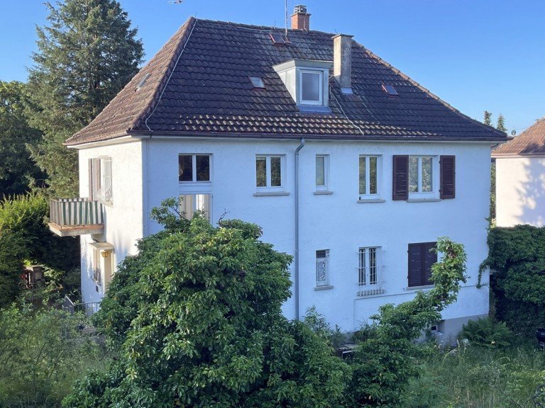 Hausansicht Stuttgart Zweifamilienhaus Eine seltene Gelegenheit - Gestalten Sie Ihre Zukunft in Sonnenberg