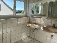 Tageslichtbad Im Herzen von Feuerbach - gut geschnittene Wohnung mit Balkon und Tiefgaragenstellplatz