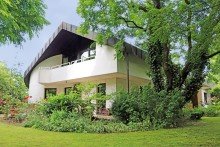 Hausansicht 2 Gro�z�giges Anwesen mit Einliegerwohnung und parkartigem Garten