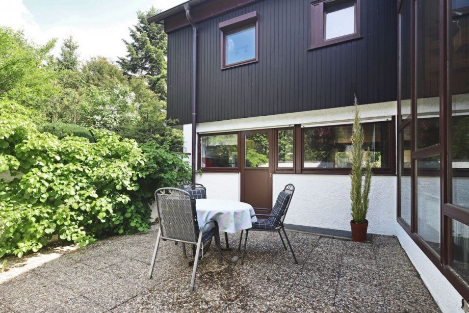 Kleine Terrasse vor dem Haus Doppelhaush�lfte B�blingen