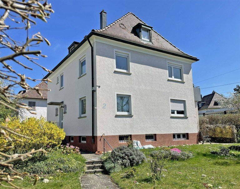Hausansicht West Stuttgart Mehrfamilienhaus Attraktives vermietetes Dreifamilienhaus aus den 1930er Jahren in Sonnenberg