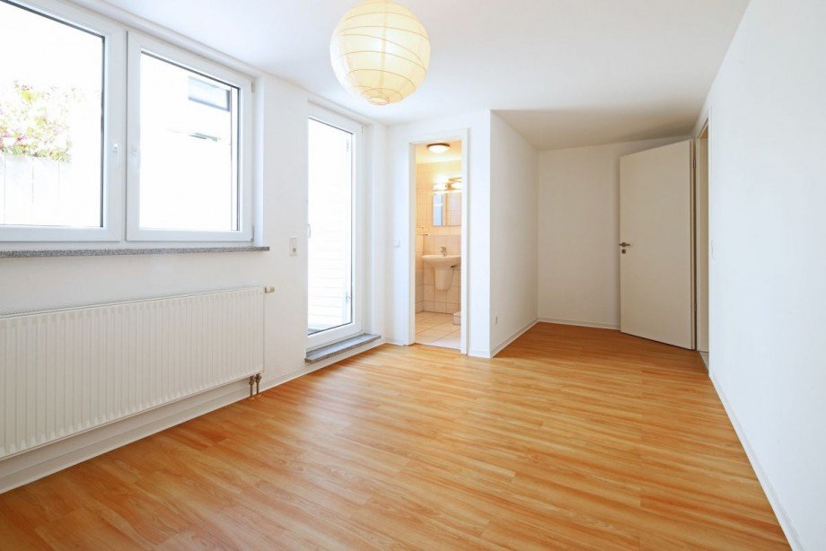 Einliegerzimmer UG mit separatem Eingang Reihenendhaus Stuttgart