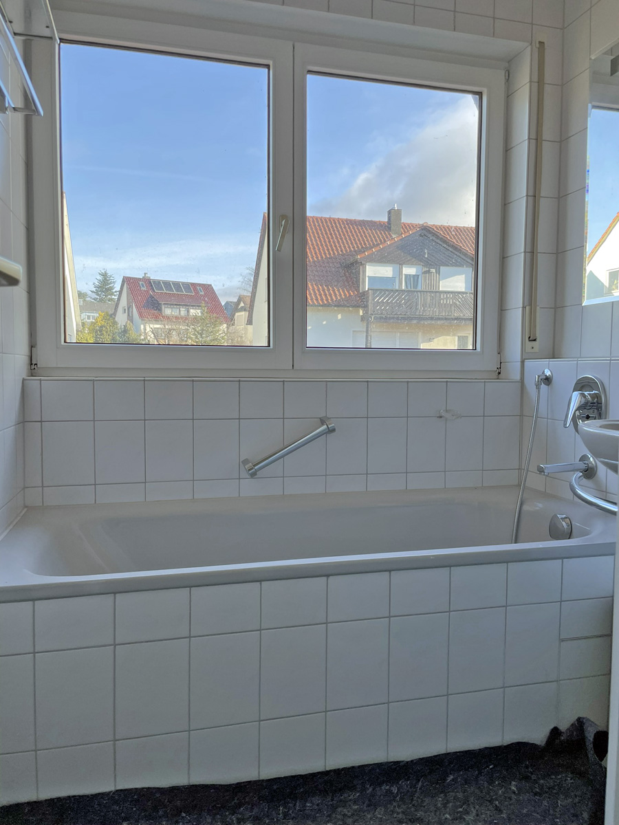Tageslichtbad mit Wanne Etagenwohnung Stuttgart