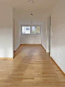 Arbeitsplatz Erstbezug nach Sanierung - 1,5 Zimmer Dachgeschosswohnung mit toller Aussicht