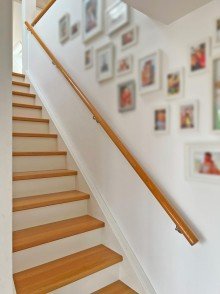 Treppenaufgang in das DG Neuwertige, energieeffiziente Maisonette-Wohnung in M�hringens M�rchensiedlung