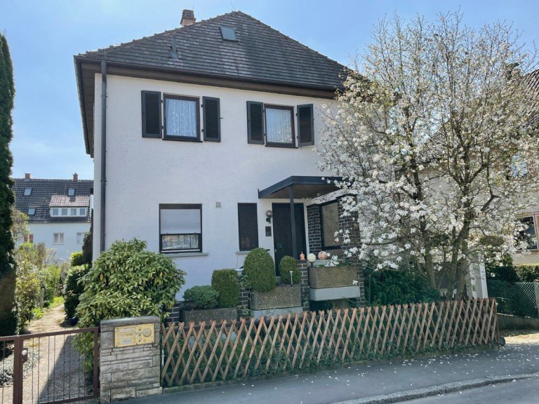 Hausansicht Stuttgart Mehrfamilienhaus S-M�hringen: Freistehendes Mehrfamilienhaus in 1A Lage