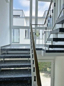 Treppenhaus Tolle Aussicht(en) - Neuwertige XXL-Wohnung in unmittelbarer N�he des H�henparks Killesberg