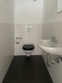 separates WC im OG Halbh�henlage in Plattenhardt - Maisonette-Wohnung mit viel Platz und besonderem Wohngef�hl