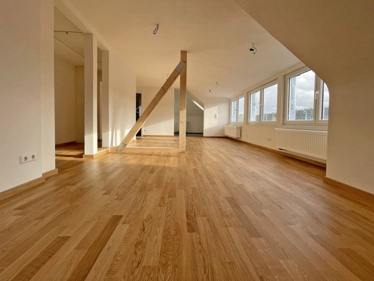 Wohn- und Essbereich Stuttgart Dachgeschosswohnung Erstbezug nach Sanierung - 1,5 Zimmer Dachgeschosswohnung mit toller Aussicht