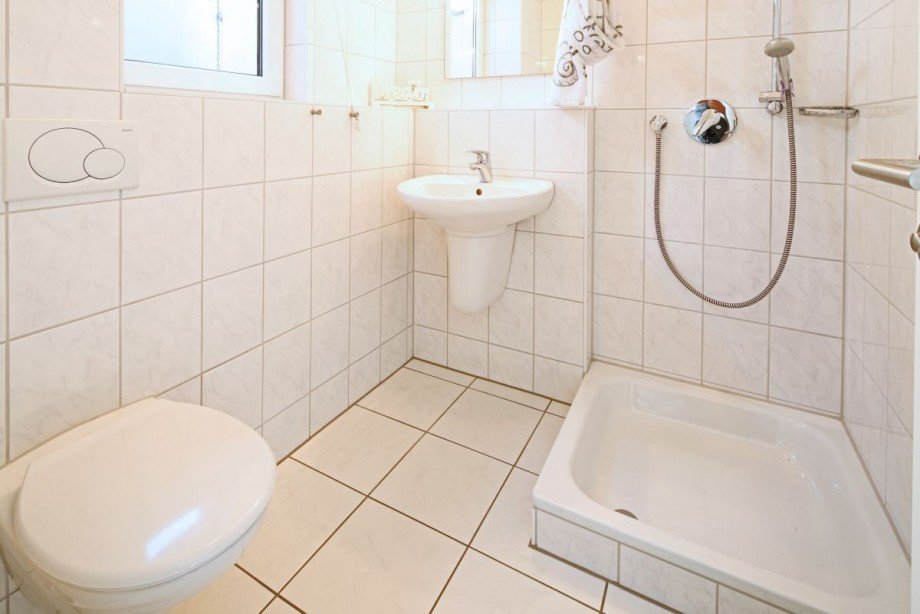 Badbereich Einliegerzimmer UG Reihenendhaus Stuttgart
