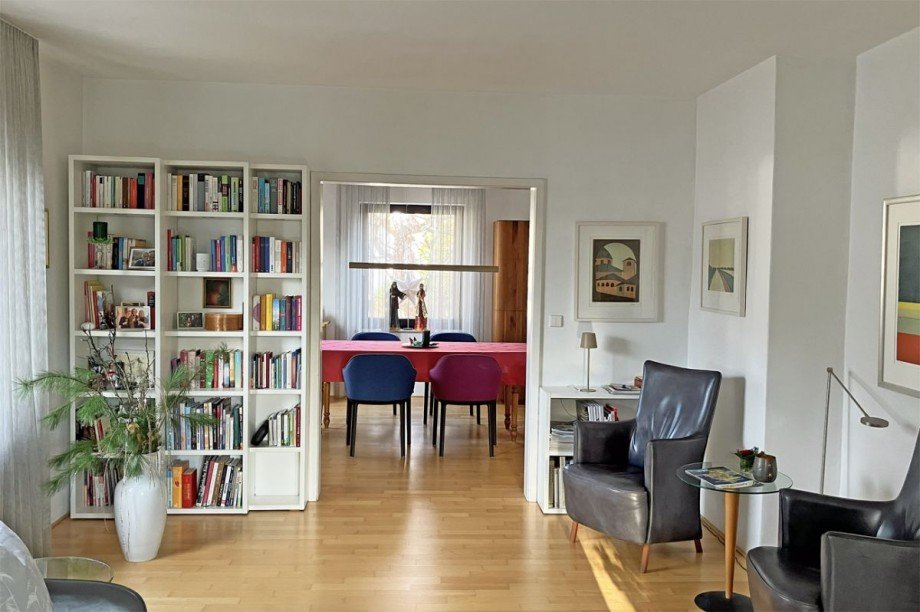 Blick vom Wohn- in den Essbereich EG und OG Mehrfamilienhaus Stuttgart