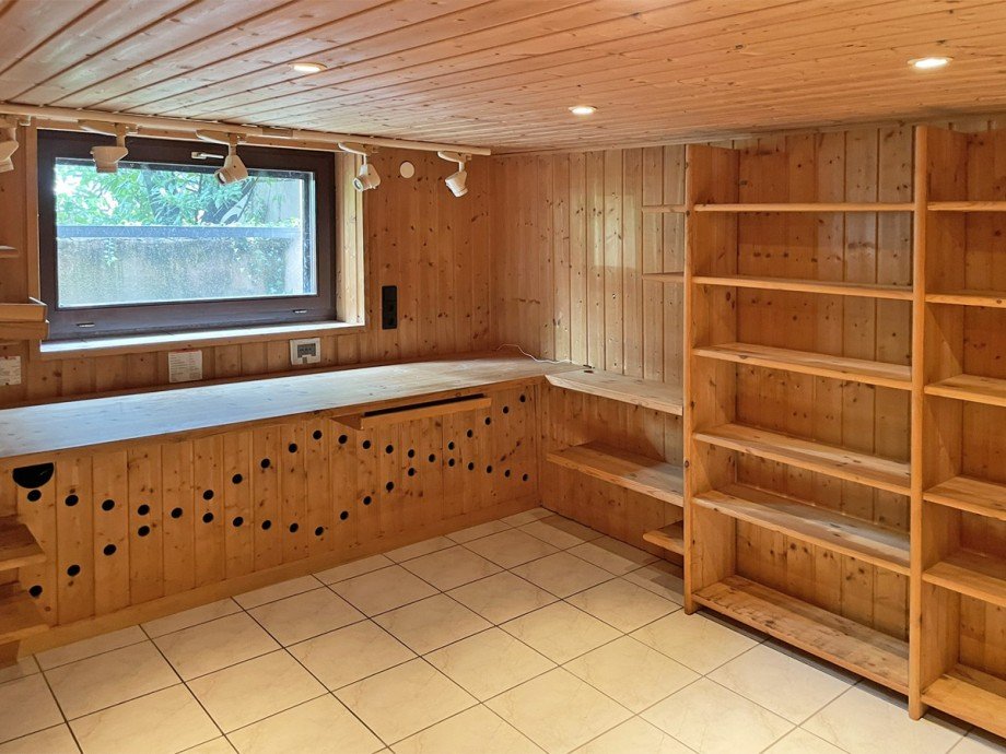 Zimmer mit Tageslicht im UG Zweifamilienhaus Stuttgart