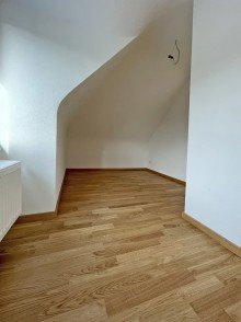Schlafnische Erstbezug nach Sanierung - 1,5 Zimmer Dachgeschosswohnung mit toller Aussicht