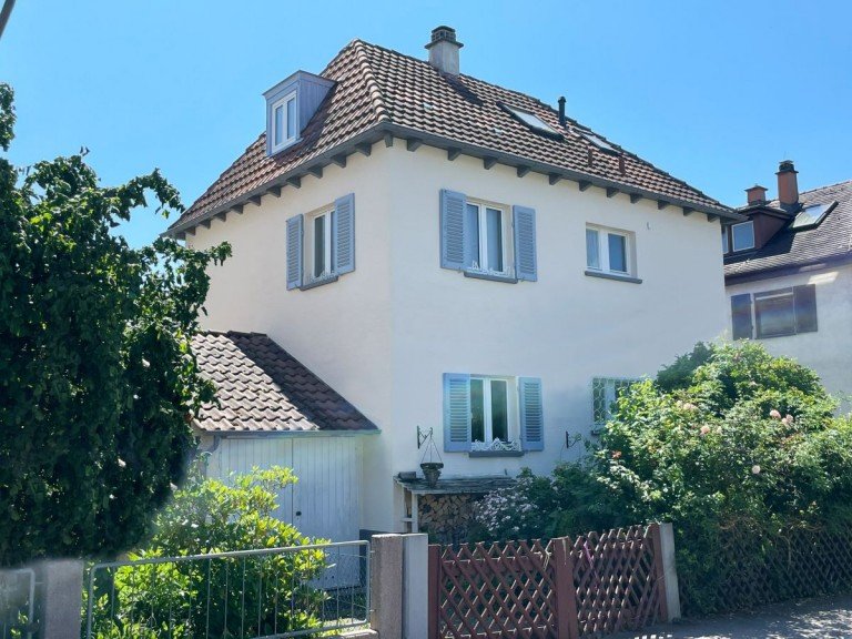 Hausansicht Stuttgart Zweifamilienhaus Charmantes 30er Jahre Haus mit sch�nem Garten in der begehrten Parksiedlung von S-M�hringen