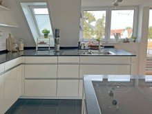 offene Einbauk�che Neuwertige, energieeffiziente Maisonette-Wohnung in M�hringens M�rchensiedlung